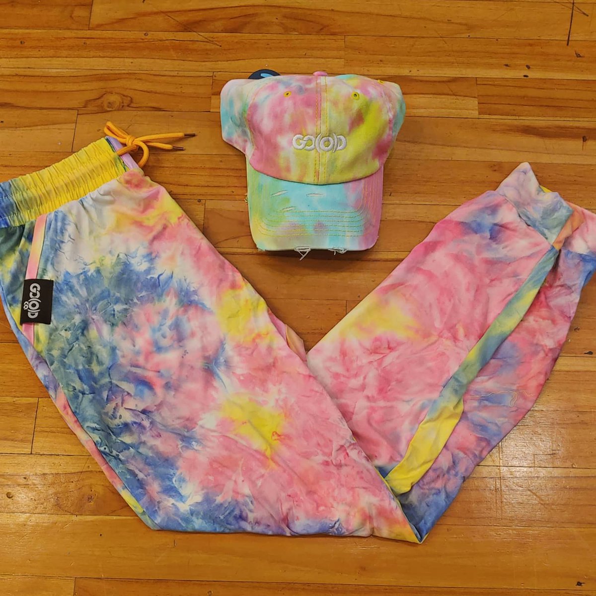 DMAUB's tweet photo. Cotton Candy Women's joggers with matching dad hat 🔥
1323 Vine St 45202
https://t.co/obSmFTZQkk
#iKeepGoodCo #WearYourselfForAChange https://t.co/kcewUMXEr5