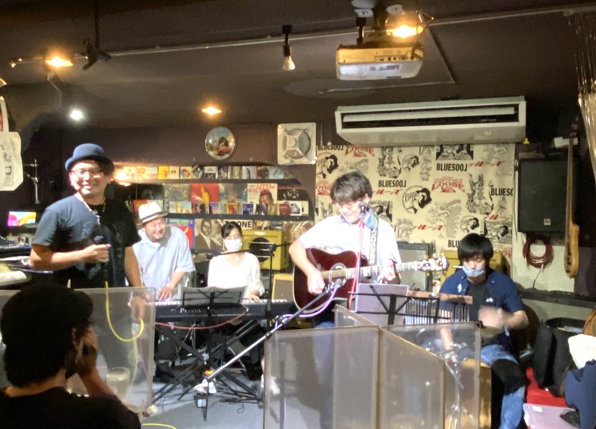 miyarin0613's tweet photo. 7/11(日)庄内 LIVE BAR LOOSEさん。「MANGET'S LIVE vol.3」にお邪魔してきました。
81ninthnine、木下徹、片山新介(敬称略・出演順)の3組。最後は出演者全員でセッション♬ 最高でした。
#LIVEBAR LOOSE
#MANGET'S LIVE vol.3
#81ninthnine
#木下徹
#片山新介 https://t.co/sm7iSnU9Gf