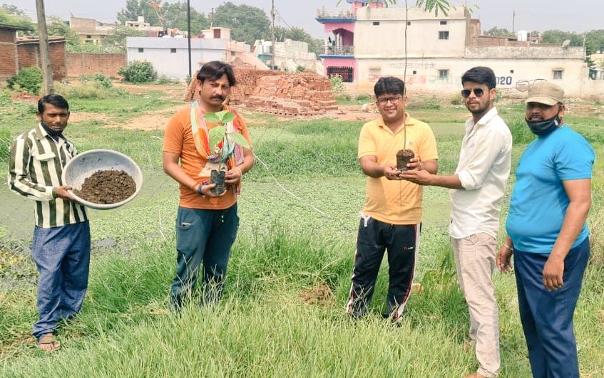 #प्रकृतिमित्र समूह के द्वारा रविवार को पुनः वृक्षारोपण का कार्य किया गया अगर आप भी हमसे जुड़कर प्रकृति मित्र बनना चाहते हैं तो व्हाट्सएप करें हमें एवं वीडियो अधिक से अधिक शेयर करें 🌴🌴🌴  #प्रकृतिमित्र <a href="/PrakritiMitra1/">PrakritiMitra</a> <a href="/jansamparkjpb/">Jansampark jabalpur</a> <a href="/PMOIndia/">PMO India</a> <a href="/patrika_mp/">Patrika Madhya Pradesh</a> <a href="/DainikBhaskar/">Dainik Bhaskar</a> #planat