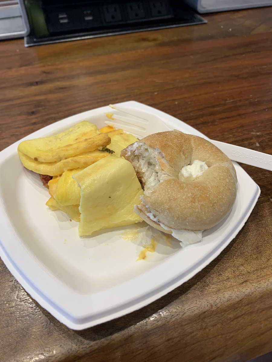 #hotbreakfast at <a href="/Delta/">Delta</a> #skyclub back to #reality