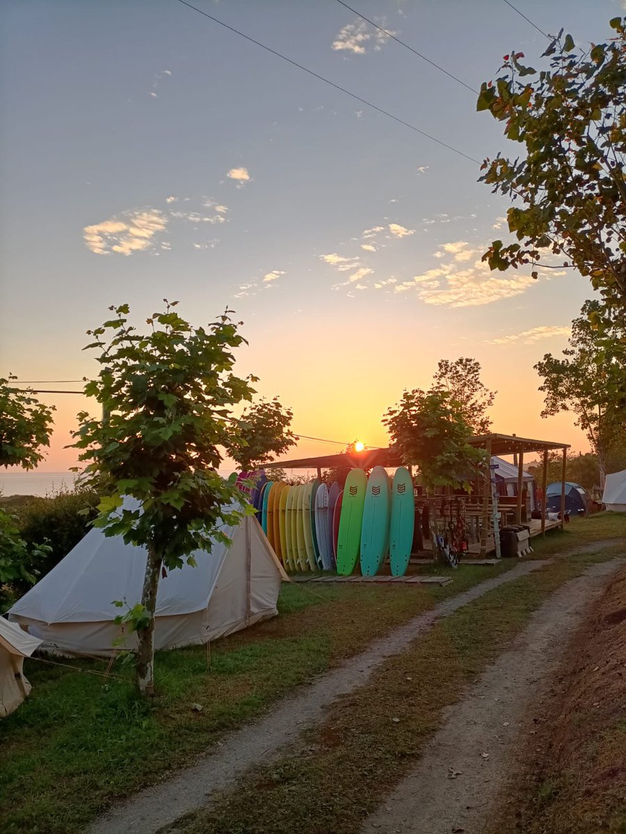 Home office ingeruild voor Star Surf Camps de komende 5 weken. Alles is opgebouwd en de eerste gasten zijn inmiddels gearriveerd. Uitdagend, buiten m’n comfort zone, maar zin in!