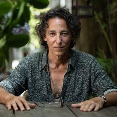 📻#Ahora en #elotropais <a href="/JavierCalamaro/">Javier Calamaro</a>, Artista, Autor, Compositor y Cantante - Nacho Ros <a href="/SantiagoLlull/">El lobo bueno de la city</a> <a href="/IannottiRomina/">Romina Iannotti</a>
 
👉El domingo pasado estrenó su programa “La Cocina de los Calamaro”