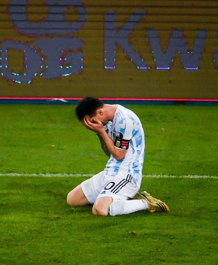 messixlove's tweet photo. Pudiste sacarte esa puta mochila y presión que te metían todos, siempre elegiste volver a intentarlo por tu amor a la selección y hoy la vida te lo compensó.
Gracias por ser argentino, gracias por volver a ponernos en lo más alto.
Te lo merecias más que nadie en el mundo... https://t.co/uSQzkgYEjD