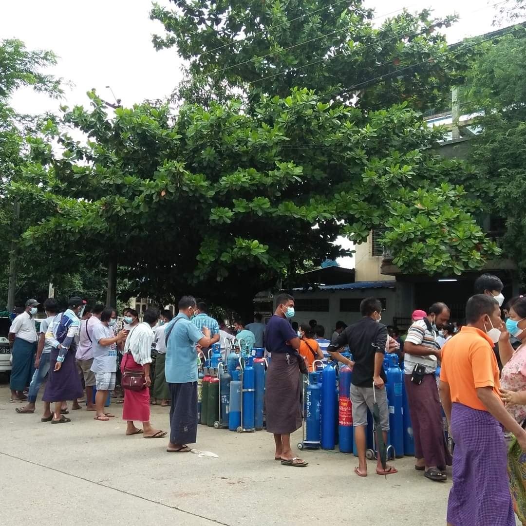 Lwin53559512's tweet photo. Covid 3rd wave has added another burden on Myanmar amid military coup. All the facilities and services provided by Public Government were led to ruin and we don't have enough medics and jabs now. So, WE NEED HELP FOR COVID-19 #WhatsHappeningInMyanmar  #MyanmarNeedsO2 https://t.co/NeKqEo71bV