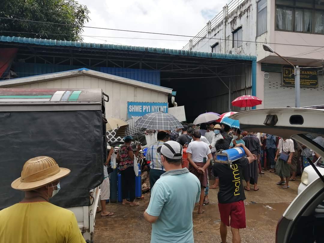 Lwin53559512's tweet photo. Covid 3rd wave has added another burden on Myanmar amid military coup. All the facilities and services provided by Public Government were led to ruin and we don't have enough medics and jabs now. So, WE NEED HELP FOR COVID-19 #WhatsHappeningInMyanmar  #MyanmarNeedsO2 https://t.co/NeKqEo71bV