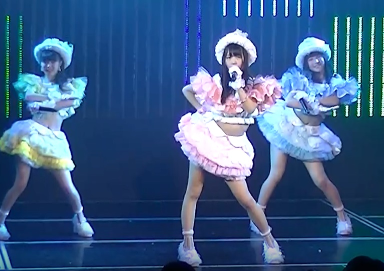 朝日新聞 Nmb48連載担当 S Tweet おnewの上履き いまや最後の１期生となった白間美瑠さんもこのころはまだ年上の メンバーを慕う 妹 キャラクター 初のオリジナル公演 かつユニット曲ということで 初演のときはかなり緊張の色も 写真 おｎｅｗの上履き