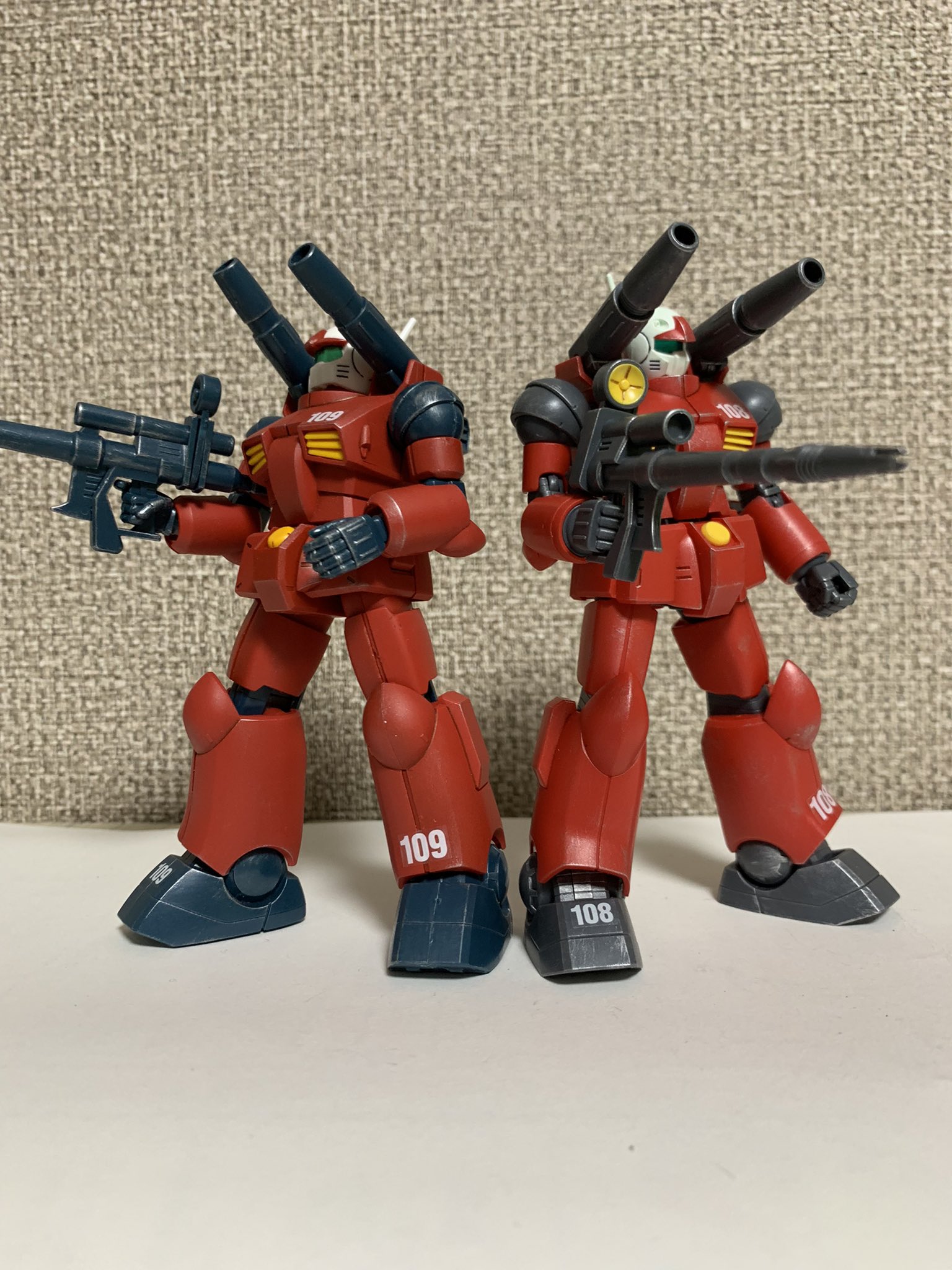 Twitter 上的 たぽんすく ガンキャノン完成 108がリバイブ 109が初期のキットで昔作った奴をバラしてリベイク どっちもカッコいいじゃん やっとv作戦ができました ガンプラ ガンキャノン ガンタンク ガンダム V作戦 ぱち組み T Co Nwvmjvexce