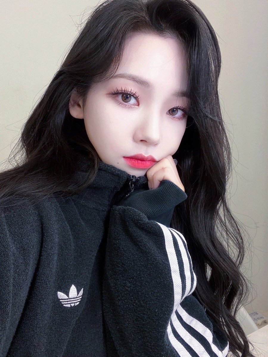 karinaisaGOD tweet picture