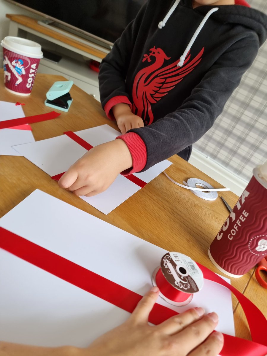 rach_skippy's tweet photo. Getting ready for tonight 🏴󠁧󠁢󠁥󠁮󠁧󠁿🏴󠁧󠁢󠁥󠁮󠁧󠁿🏴󠁧󠁢󠁥󠁮󠁧󠁿 #Euro2020Final #ItsComingHome @England https://t.co/vu16iQknT8