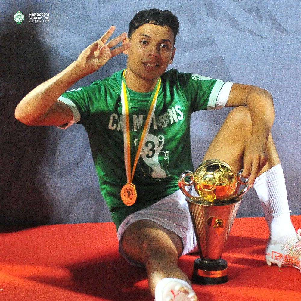 RCAofficiel's tweet photo. We are the champions🏆. Here are some photos📸 that will go down in history, with our players, the medals AND the Cup!💚 #TotalEnergiesCAFCC 

#CluboftheCentury🇲🇦 #DimaRaja https://t.co/VM5qJhwTLT