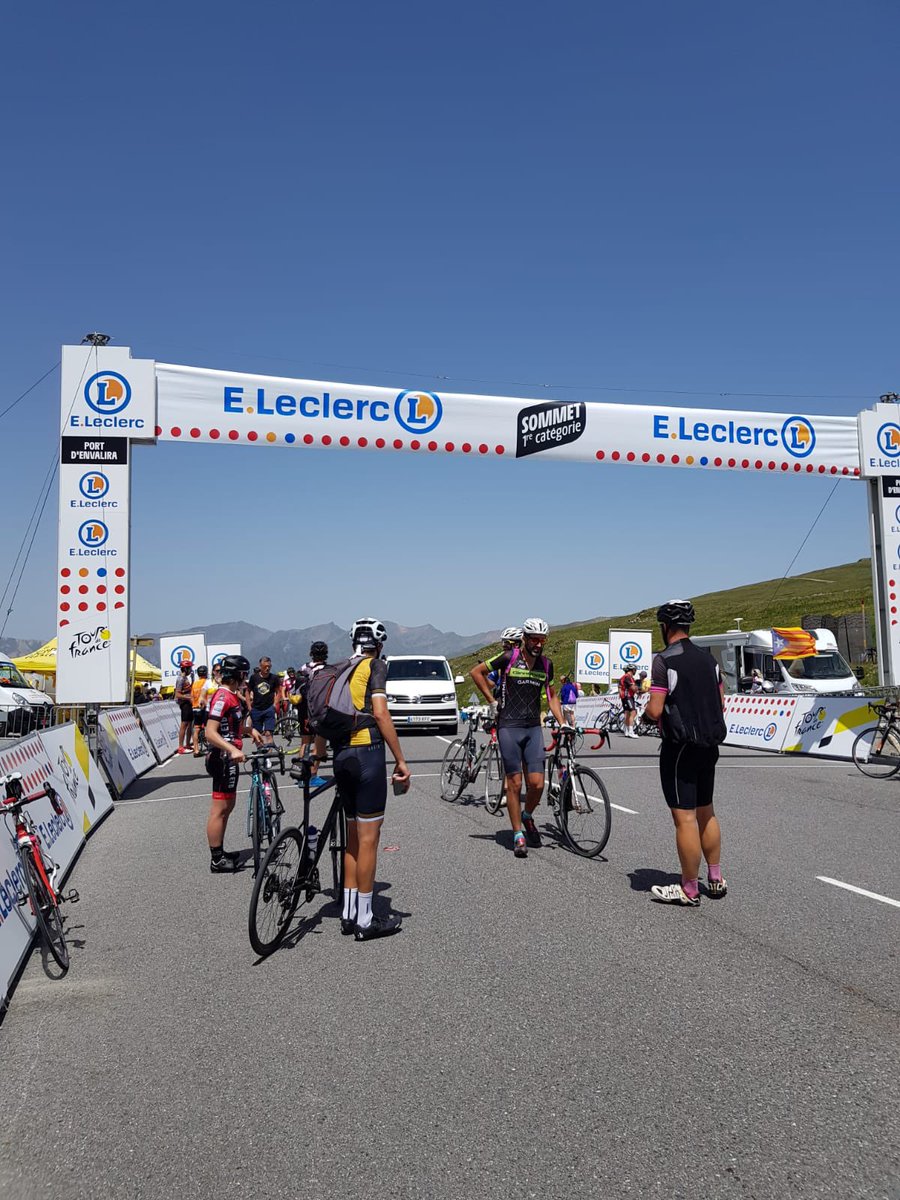 ComuEncamp's tweet photo. Comença la #festa del @letourdefrance a #Andorra! La caravana ja ha passat pel #pasdelacasa i per #encamp! Esperant als ciclistes sota el #funicamp i un magnífic 😎☀️ 
***
***
#letour #TDF2021 #Letourandorra #territoriciclista https://t.co/6pESOtJNXL