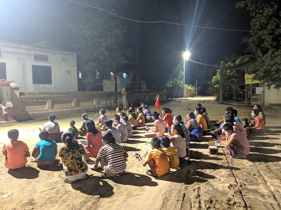 THANIELAUNG's tweet photo. People in #Depayin Township, Sagaing Division, went on strike on July 11 to expel the evil spirits of the Terrorist Military Council by hitting the pans and pots.

WE NEED HELP FOR COVID-19

#MyanmarNeedsO2
#July11Coup
#WhatsHappeningInMyanmar https://t.co/Y3666T2JTg