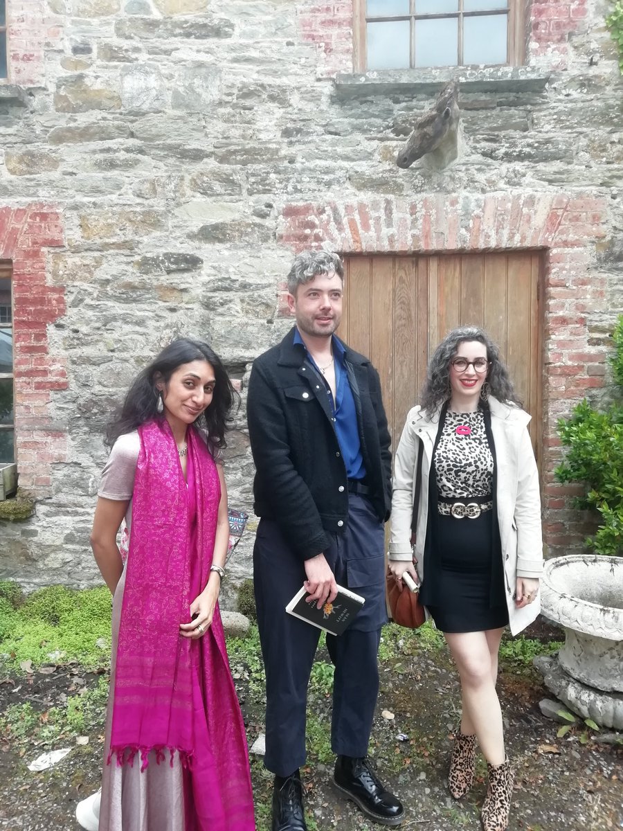 Sunday afternoon poetry with @AriaEipe @seanehewitt and @VKennefick at Bantry House for #WCLF2021