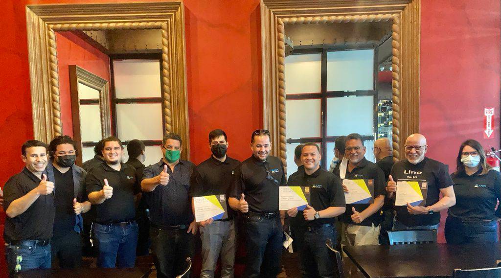 JuapiEnergy's tweet photo. El viernes pasado tuvimos un almuerzo para celebrar el trabajo excelente de algunos de los vendedores que forman parte del equipo de JUAPI Energy. 

Todo lo bueno se celebra y damos gracias por ello. Trabajamos juntos y celebramos juntos. Somos uno, somos JUAPI. https://t.co/27iq8yITzB