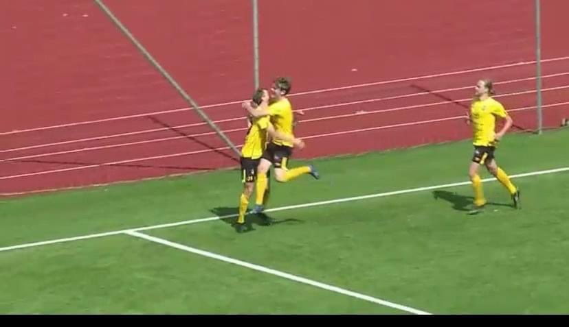 Mjolbyaiff's tweet photo. SEGERVRÅLET!!!
Vi vinner derbyt borta mot Motala AIF med 3-2 (1-2) efter att ha vänt på steken i andra halvlek!
Så oerhört starkt av det gula laget. 👊💛
Målen: Jonathan Hellqvist, Arvid Falk-Lindgren och Nils Lindsten som nickade in avgörandet. 
Nu tar vi lite ledigt💛💛 https://t.co/JZ9bFMmQfU