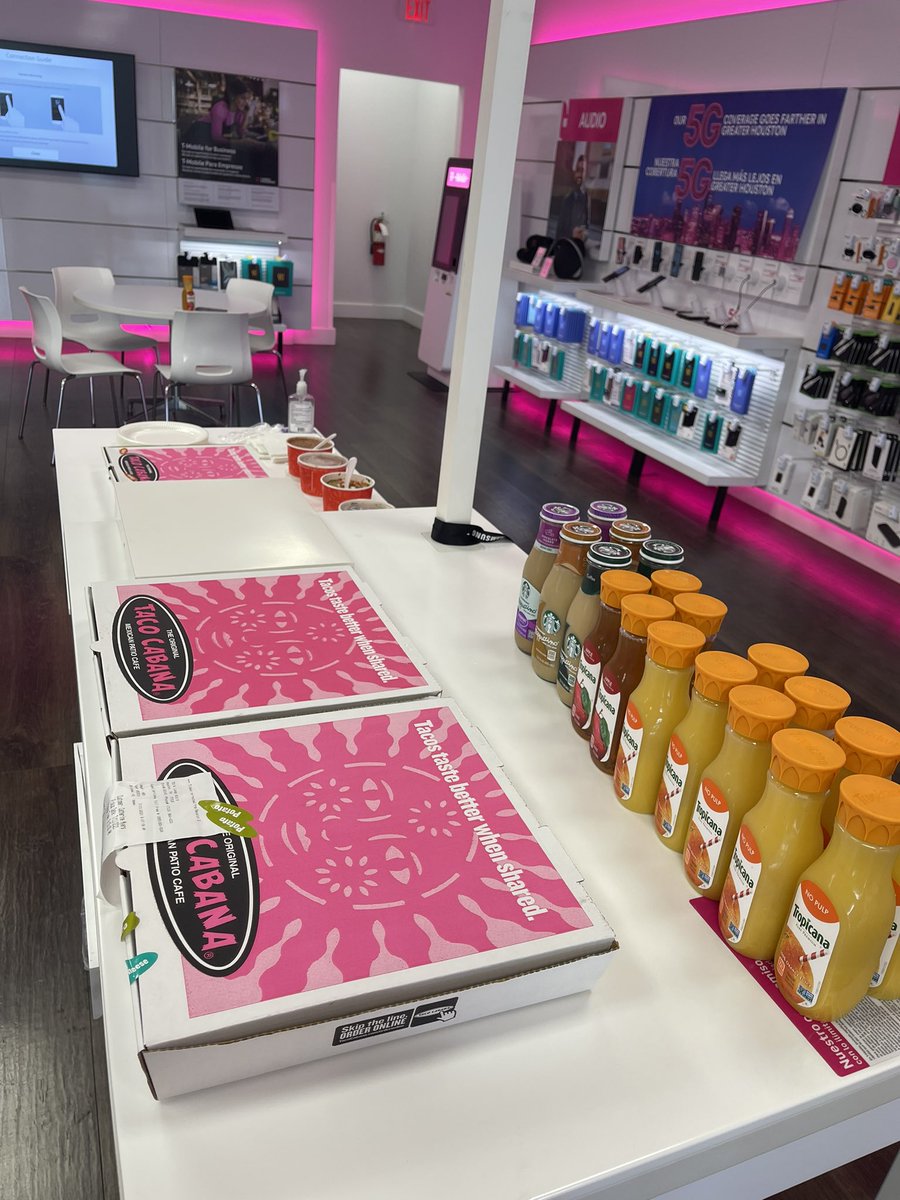 MarielPena5's tweet photo. Who else is excited about this huddle!!!! #TheElites #HoustonCentral 🤗🤗🤗💕💕💕 @TMobile @MikeSievert @JonFreier @jmbowen0311 @SAhmed03599 @omi_richarte @manny_a_ @myers5110054 https://t.co/JRJVXNCCY7