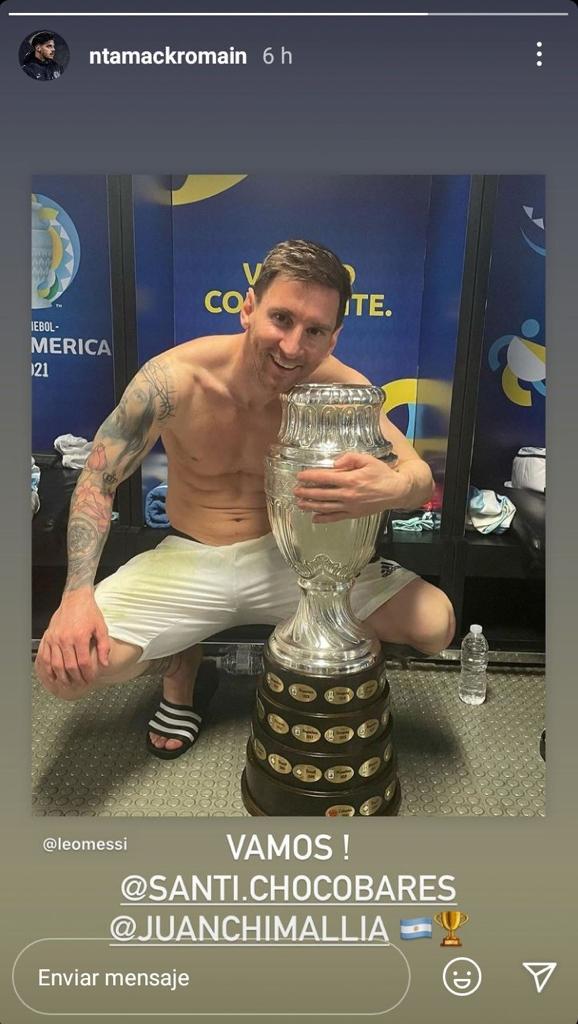 ScrumESPN's tweet photo. .@RomainNtamack contento con la victoria de #Argentina y #Messi en la #CopaAmerica2021. Compañero de #Chocobares y #Mallía en @StadeToulousain.
#MomentoScrum https://t.co/UNoDEzsNrp