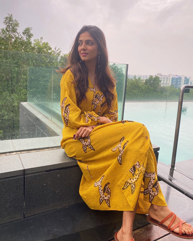 MalavikaM_'s tweet photo. Hello Hyderabad 👋💛 https://t.co/AdyHGqMKHK