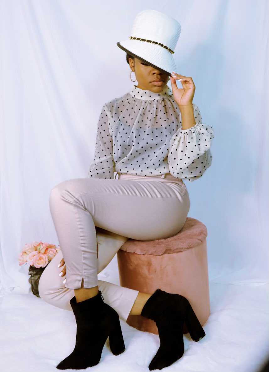 Let’s play on a dotted line in this mocked neck bubble sleeve elegant crop 🖤

Get KXODE Lux’d at KXODE.com 🔐

#KXODE #KXODELuxury
#bubblesleeves #mockneck #elegantwear #GetKXODELuxd #statementwear #businessbaddie #blackluxury