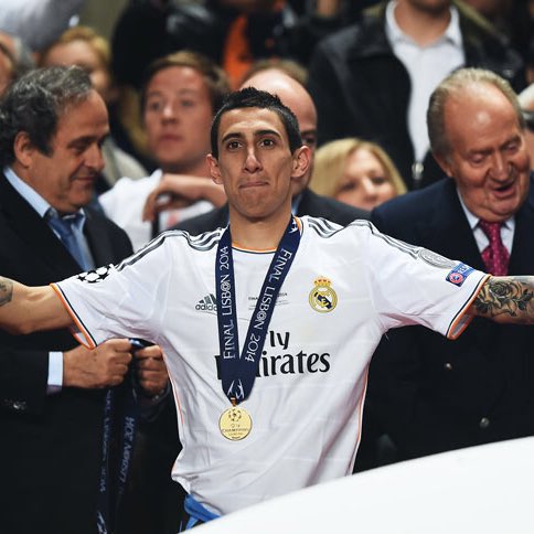 vintagefutbol__'s tweet photo. Un día llevas a la gloria a Cristiano Ronaldo y años después llevas a la gloria a Messi. El premio a mejor rol secundario es para Ángel Di María. JUGADORAZO. https://t.co/JlOHrWAJjA