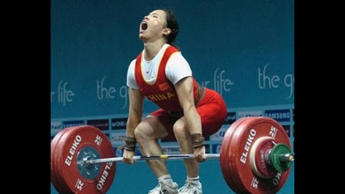 ClinicSTRCoach's tweet photo. A simple example while everyone loves to share pictures of powerlifters with significant flexion. But no-one seems to bring up what Olympic weightlifters look like 🤷🏻‍♂️ https://t.co/M664PpvIyI