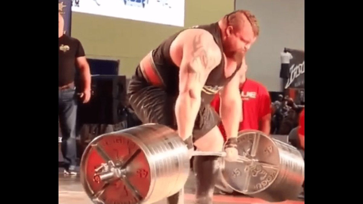 ClinicSTRCoach's tweet photo. A simple example while everyone loves to share pictures of powerlifters with significant flexion. But no-one seems to bring up what Olympic weightlifters look like 🤷🏻‍♂️ https://t.co/M664PpvIyI