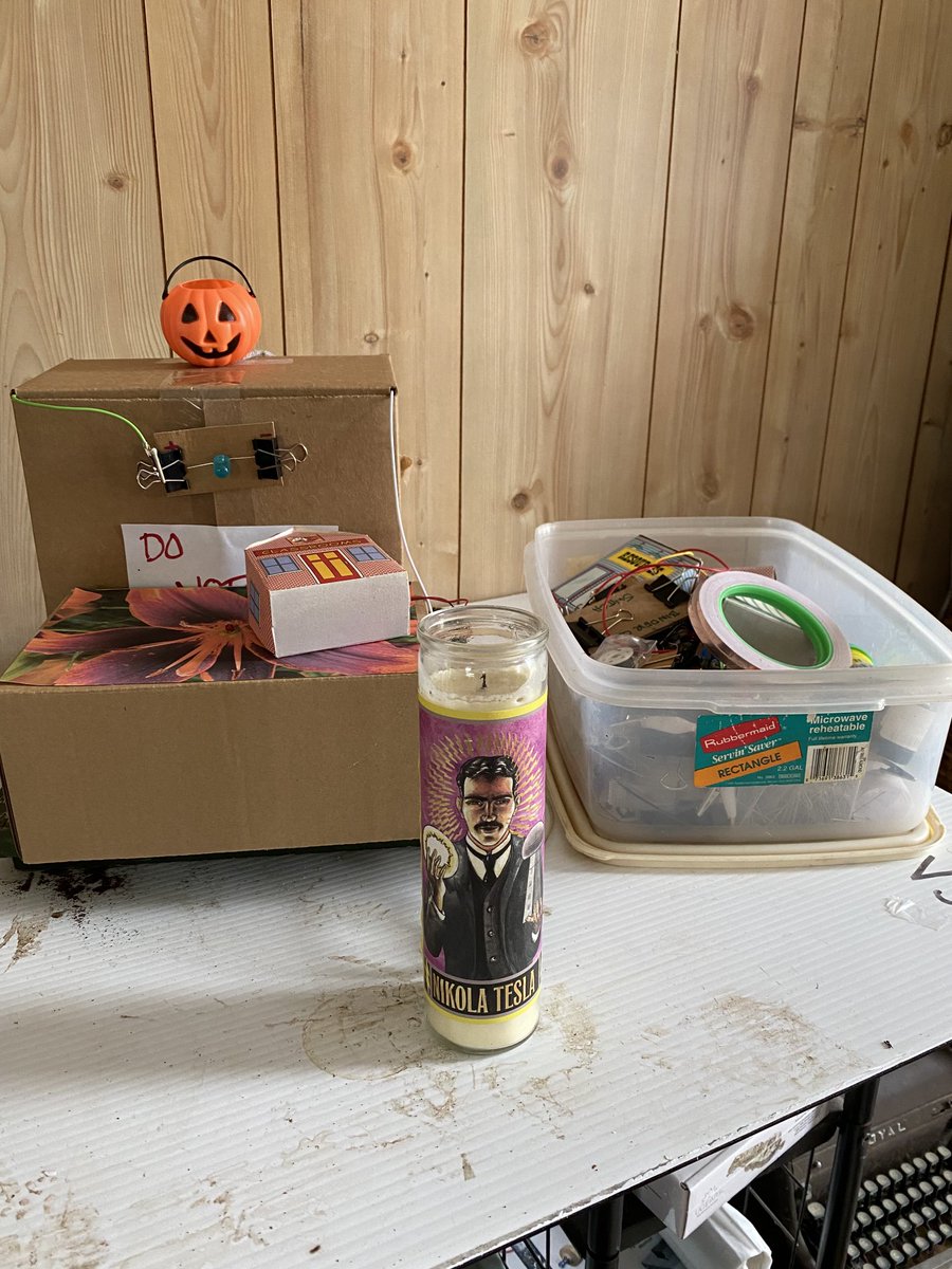 witchyrichy's tweet photo. Prepping for ⁦@ScrappyCircuits⁩ workshop tomorrow ⁦@ScrappyMaker⁩ @vste #vste ⁦@HeatherAskea⁩ #techsplash21 https://t.co/8yDeYpsKFL