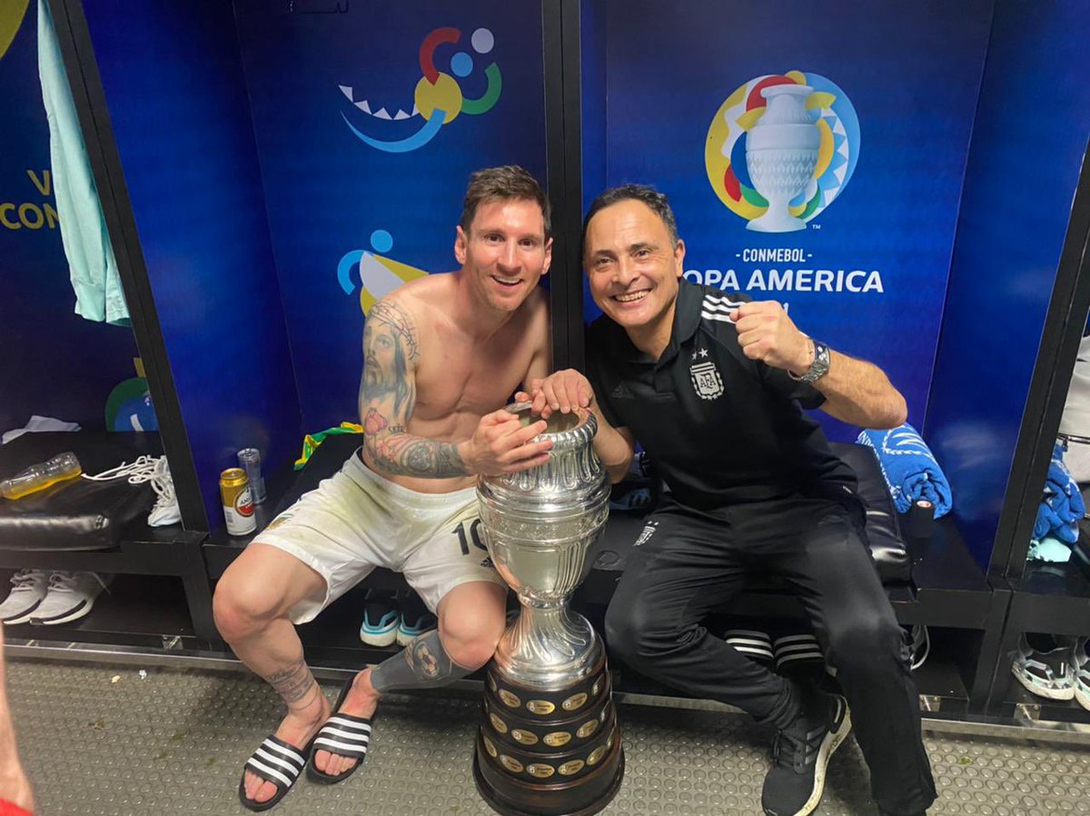 Felicitamos al Dr. Daniel Martínez, campeón de la copa america, presidente 2019-2021 de AATD. Orgullo infinito!

#aatdeneldeporte #aatd #afa #conmebol #lapelotanosemancha #futbol #medico #traumatologo #copaamerica #cienciadeporteyamistad