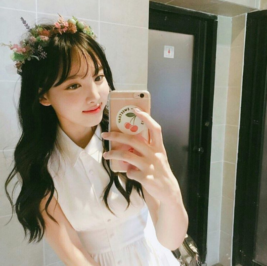 슈우 W 復活しました 1日1twice 90日目 ナヨン 花かんむりずるいって 尊すぎでしょ スマホケースもかわいいし T Co G5qinytw Twitter