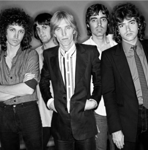 TidbitsTp's tweet photo. #SuaveSunday #TomPettyandtheHeartbreakers in 1977 in Hollywood #MikeCampbell #StanLynch #TomPetty #RonBlair #BenmontTench #TPATH #TPHB https://t.co/WVrRfbdKfy