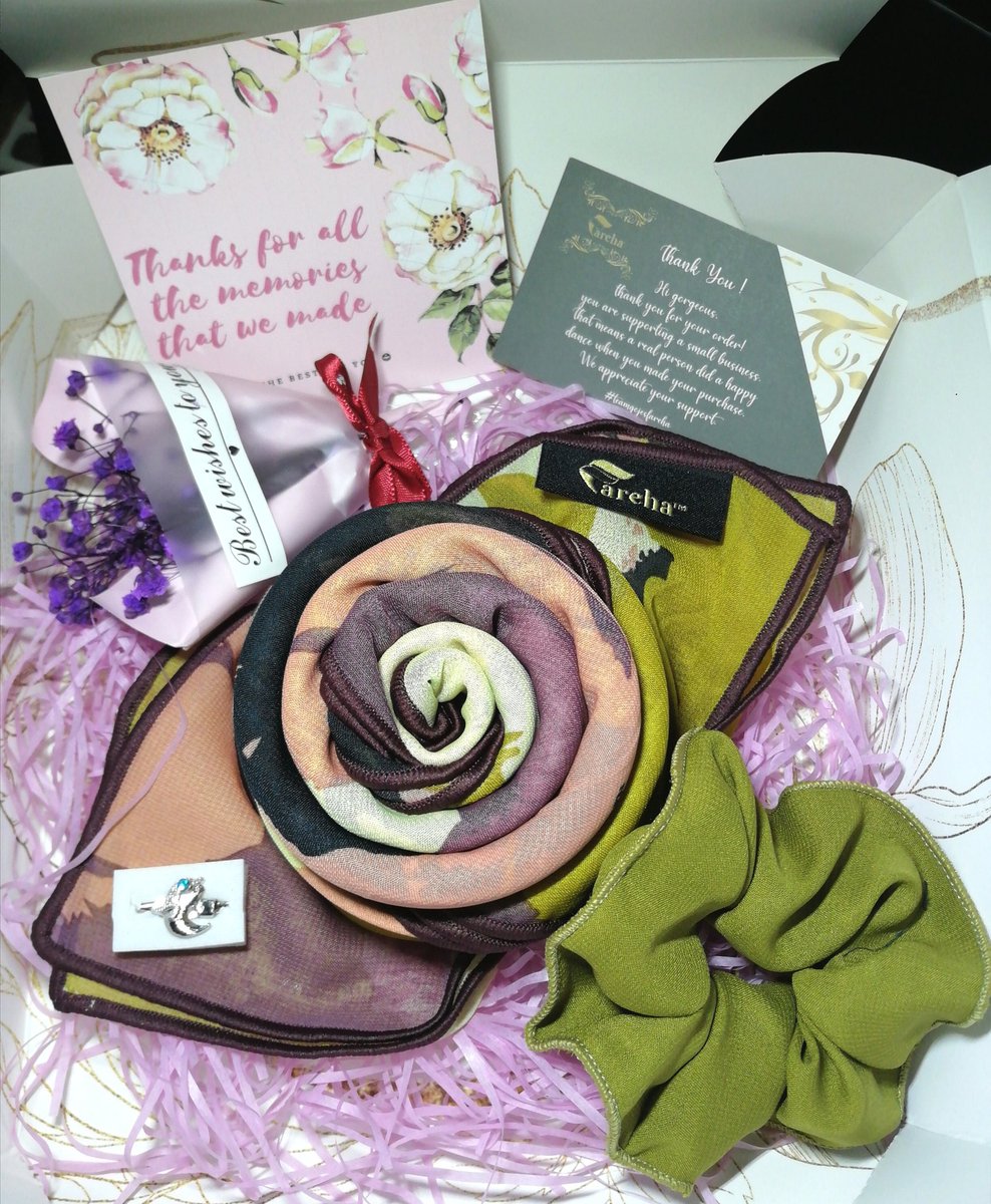 hanaruu11's tweet photo. @ketengahketepi Hai uolls, SurpriseBox Fareha utk yg tersayang hanya Rm37 shj!

🌹6 Items dalam kotak tersebut
1. Sehelai tudung fareha
2. Satu mini bouquet
3. Kerongsang
4. Satu scrunchy
5. Sekeping kad terima kasih
6. Kata2 ucapan

Wasap
https://t.co/RnihBJAvg1

Shopee
https://t.co/yiP0lGOz21 https://t.co/pkRwqfkNKQ