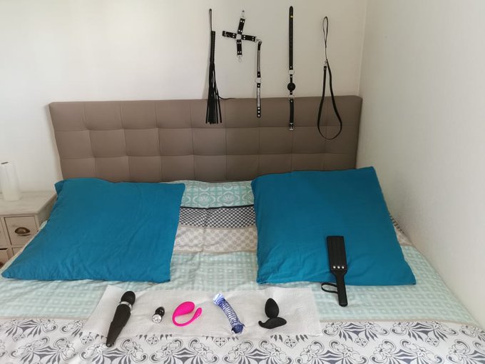 en live dans quelques minutes pr&ecirc;te &agrave; essayer mes derniers achats... :D #bdsm #lovense #chaturbate https://t<a href="/tag/bdsm"class="tags"><span>#bdsm</span></a><a href="/tag/chaturbate"class="tags"><span>#chaturbate</span></a><a href="/tag/lovense"class="tags"><span>#lovense</span></a>