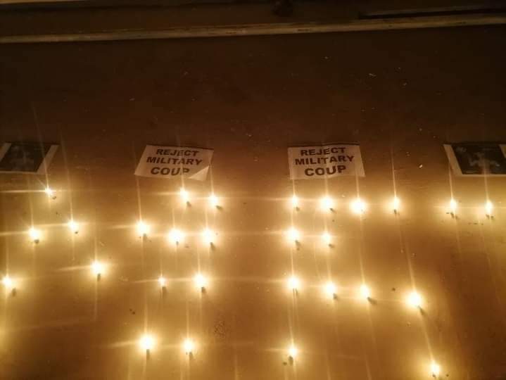 A prayer night strike by loc Youths in #Tharsi Tsp, tonight.

WE NEED HELP FOR COVID-19

#MyanmarNeedsO2
#July11Coup
#WhatsHappeningInMyanmar