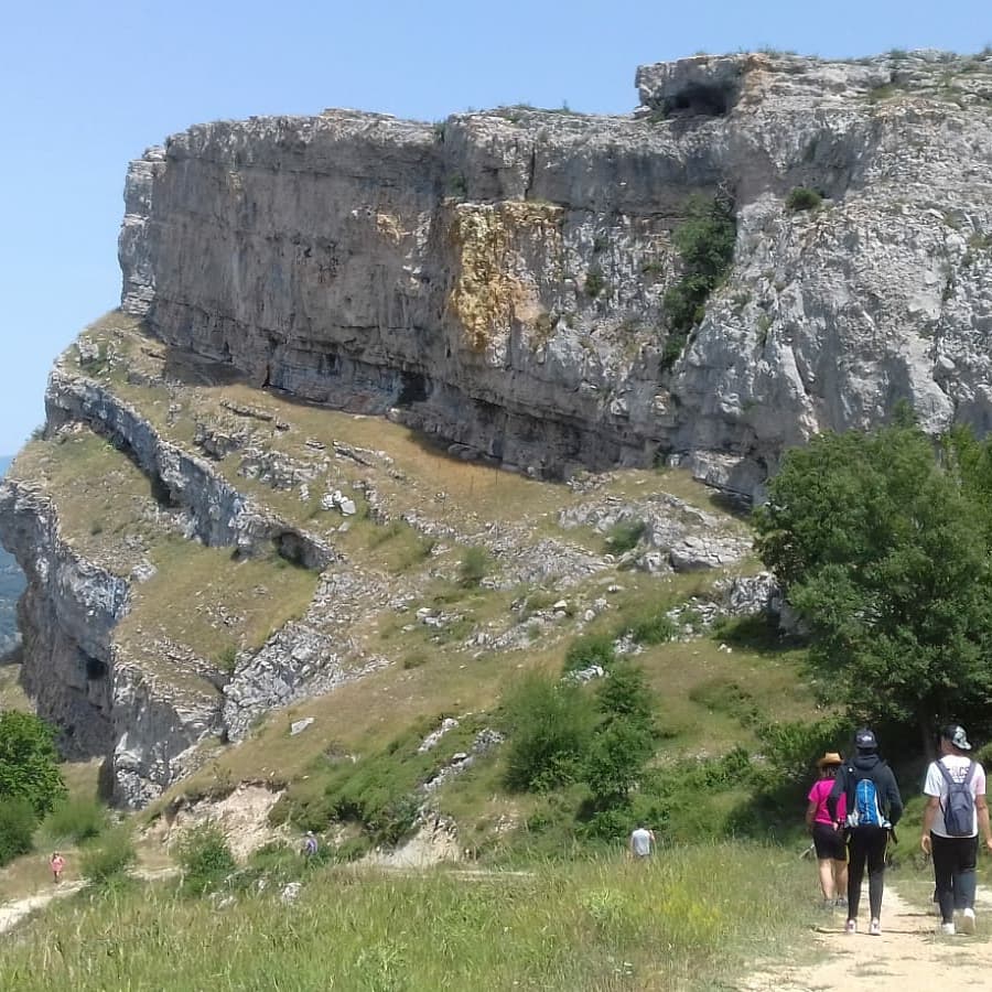 CVCantabria's tweet photo. ¿Qué tal llevas la ola de calor? 

De las rutas "Peña Camesía. El mirador del Valle" del #cvpiedraenseco y "Argüeso" del #cvrioebro hemos vuelto un poco acalorados🥵 🥵 ¿Nos merece la pena? ¡Por supuesto! Hemos estrenado ruta y ha sido un éxito rotundo.
#cantabriainfinita https://t.co/d8xG86xS6L