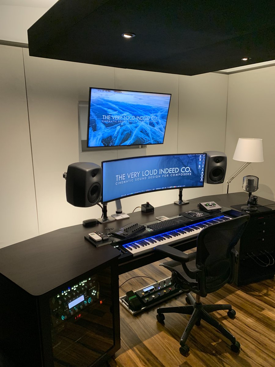 VeryIndeed's tweet image. New studio! 
#homestudio #musicstudio #projectstudio #musicproduction #composer #studiodesk #apollotwinx #genelec