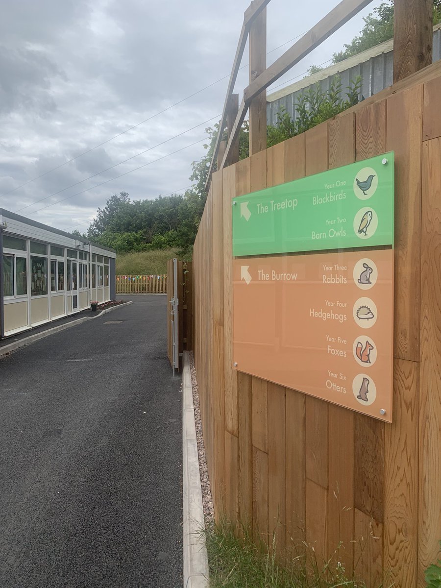 Thrilled with our new directional signage around school, all tying into our school branding designed by @TMT_headfarmer with graphics by The Big Ink Tank. Roll on September when hopefully our whole school community can see ❤️