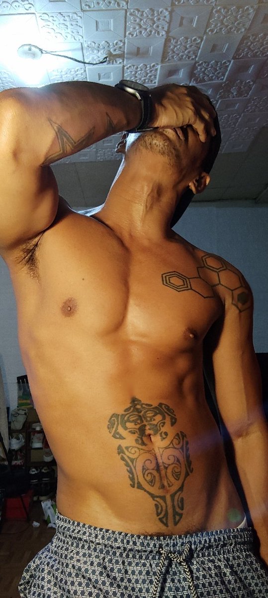 BreakFreeTeej's tweet photo. When your down with one bottle :) https://t.co/LLb2hyJYny