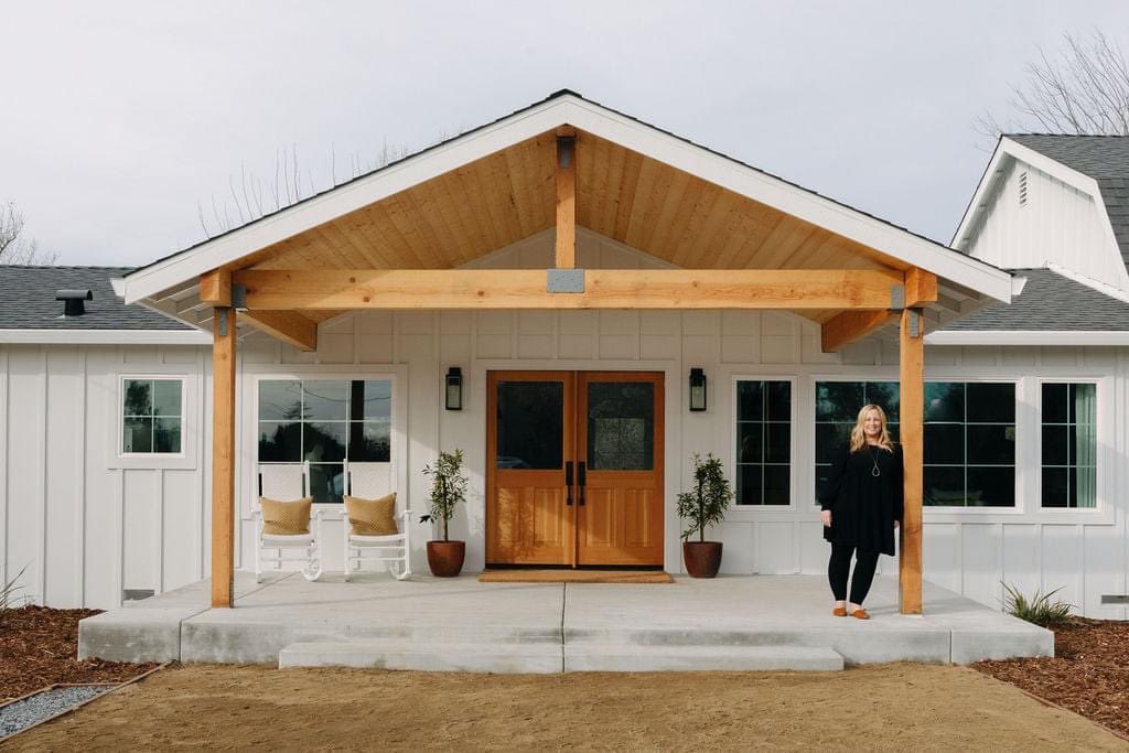 DesignShopInt's tweet image. We filmed a pilot for @HGTV  (#WastedSpace) and it&apos;s airing at 9am PST today! Check it out! #pinchme