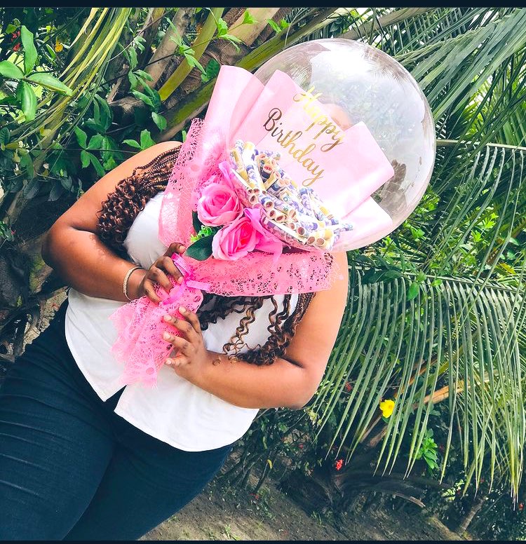 vughnn's tweet image. Good evening people, it’s the beginning of a new week I’m available to send gift and care packages to your loved ones. I’ll do a great job which is to make to them really happy. Just dm🙏🏾