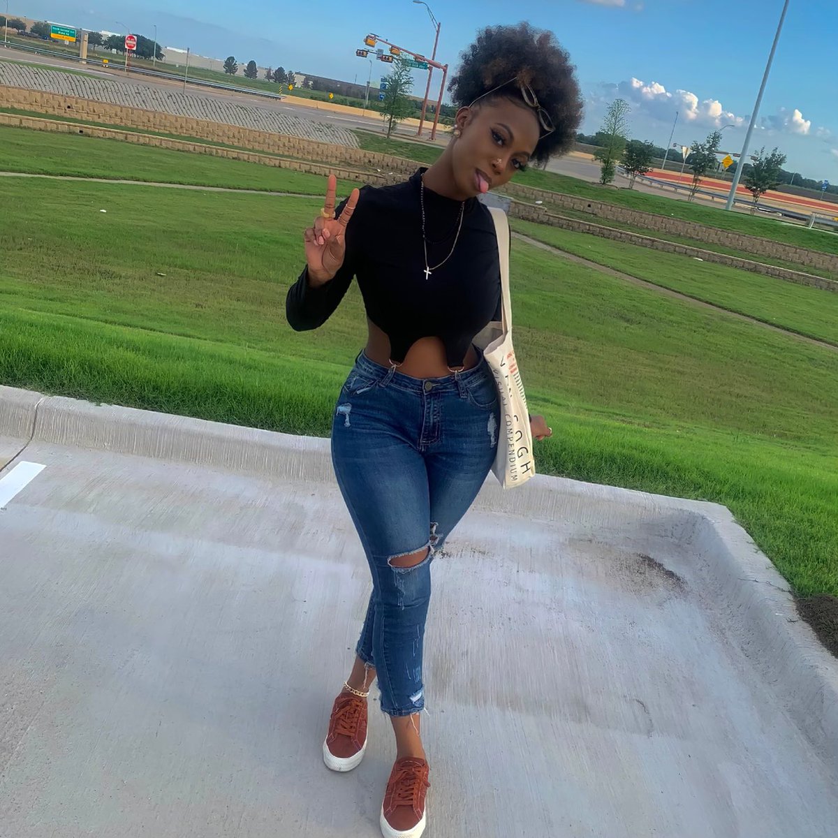25Txsu's tweet photo. #WhosWhoatTXSU
-Ayejay🤍
-Texas Raised, Florida Born
-Clinical Psychology Major
-Never a dull moment w/me &amp; I’m laid back 🕺🏾
- insta @ayejaynxtdoor https://t.co/8nTcqTdkM4
