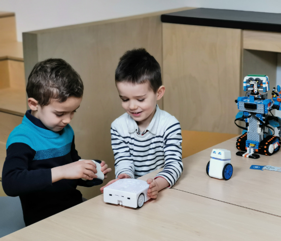euratechnologie's tweet photo. #EuraTechKids #LearningDistrict
🤖 🚀 👾 Mettez la technologie dans les mains de vos enfants : inscrivez-les cet été aux ateliers EuraTech'Kids ! Les dates de Juillet / Août sont ouvertes !
📌 S'inscrire à l'atelier robotique éducative avec Thymio : https://t.co/DqH5ydyinV https://t.co/pefazJQHaQ