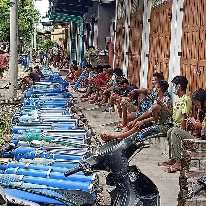 ChitNyiMin's tweet photo. Military Junta sent letter to private companies to stop providing oxygen to individuals and peoples until they got their quota for government and military.This is inhuman activities and genocide and no good leader will do such things to the people.
#SaveMyanmar
#Weneedoxygen https://t.co/HuhjJC7TYy