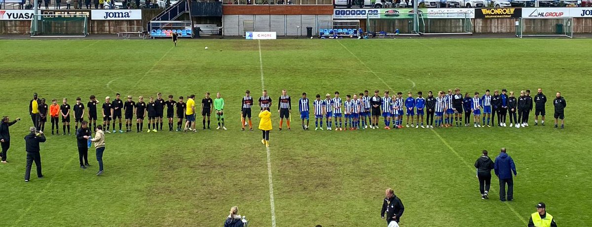 Keskikesän kohokohta eli <a href="/HelsinkiCup/">Helsinki Cup</a> on jälleen edessä ensi viikolla ⚽️⚽️ Tsemppiä kaikille osallistuville joukkueille, taustoille, järjestäjille, vapaaehtoisille sekä tuomareille. Hieno viikko edessä 🌞😊 Muistoja viimevuotisesta turnauksesta: pita.fi/jalkapallo/jou…