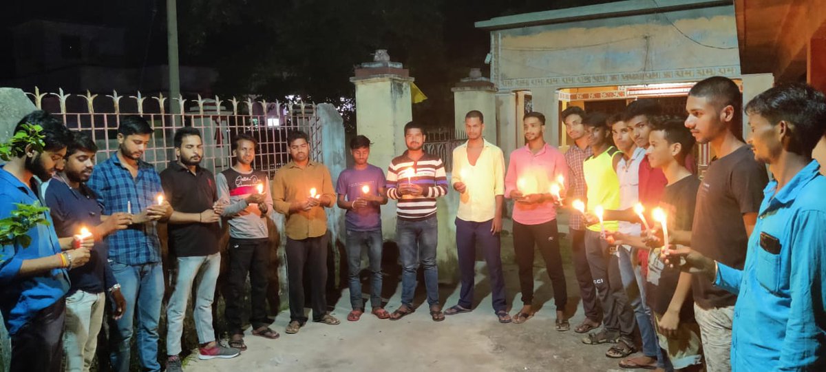 AisaJharkhand's tweet photo. सरिया (चंद्रमारनी) :-
हर मौत को गिने-हर गम को बाँटें
आज अपनों की याद कार्यक्रम की तहत कोरोना से जान गँवा बैठे लोगों की याद में AISA द्वारा श्रद्धाजंलि सभा आयोजित की गई।कार्यक्रम की शुरुआत में  फादर स्वामी को याद किया गया और श्रद्धांजलि अर्पित की गई!!
#CountEveryDeath
#ApnoKiYaad https://t.co/XxrGhxeiil