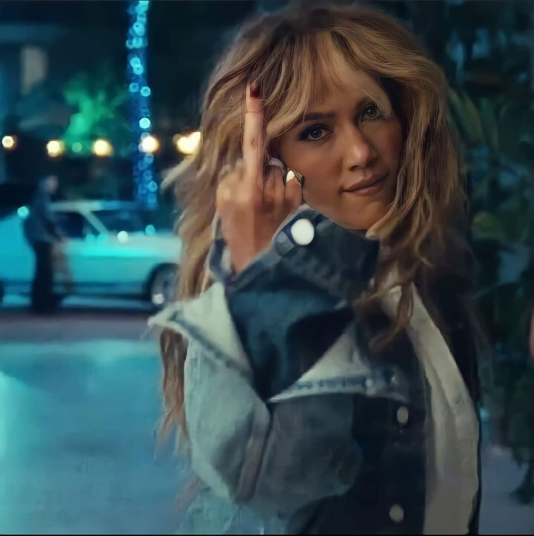 jlomx_'s tweet photo. ¡PARA LOS HATERS! 👊🏽💥
La Reina está de Regreso!
#CambiaElPaso #JENNERGY https://t.co/NDQ08oEoP1