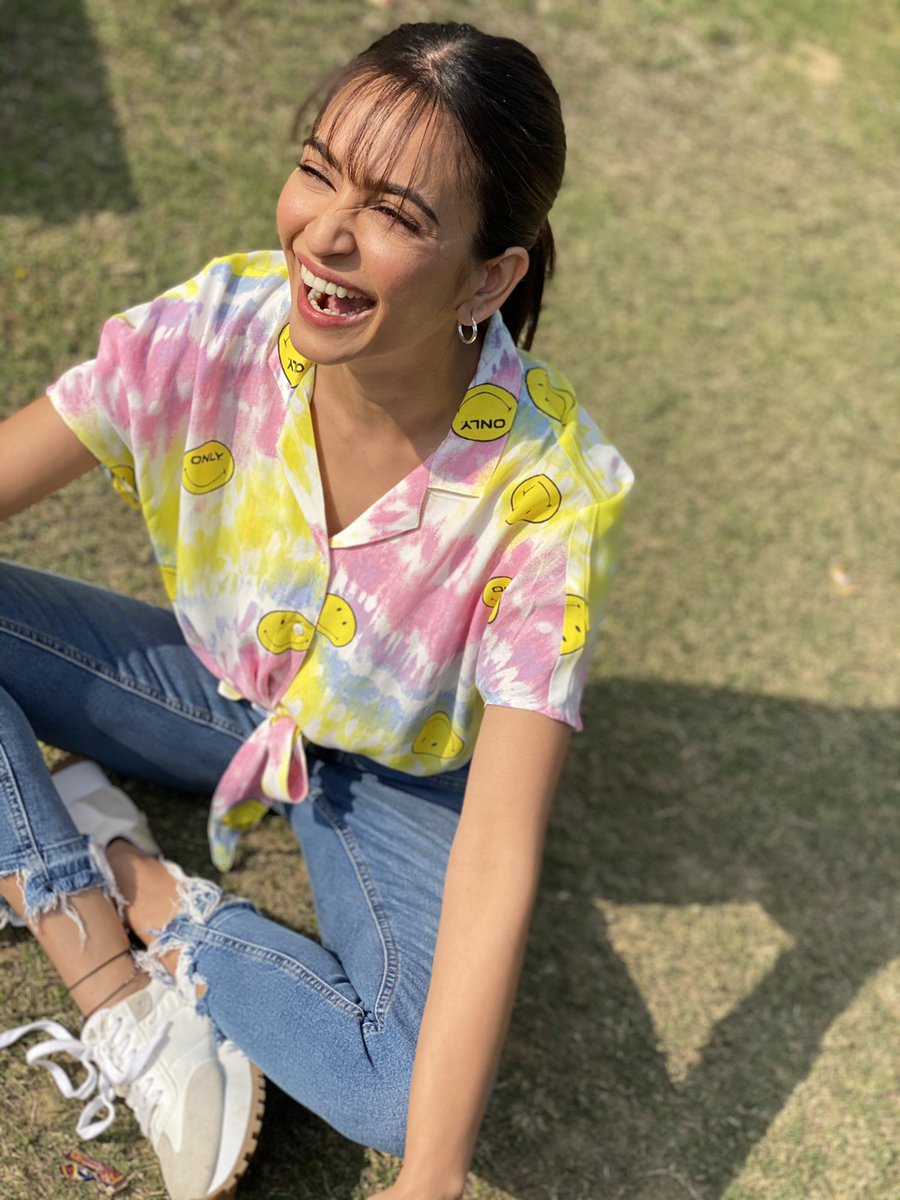 kriti_official's tweet image. #aditi cannot keep calm! 

#14phere trailer out tomorrow ! 😍♥️