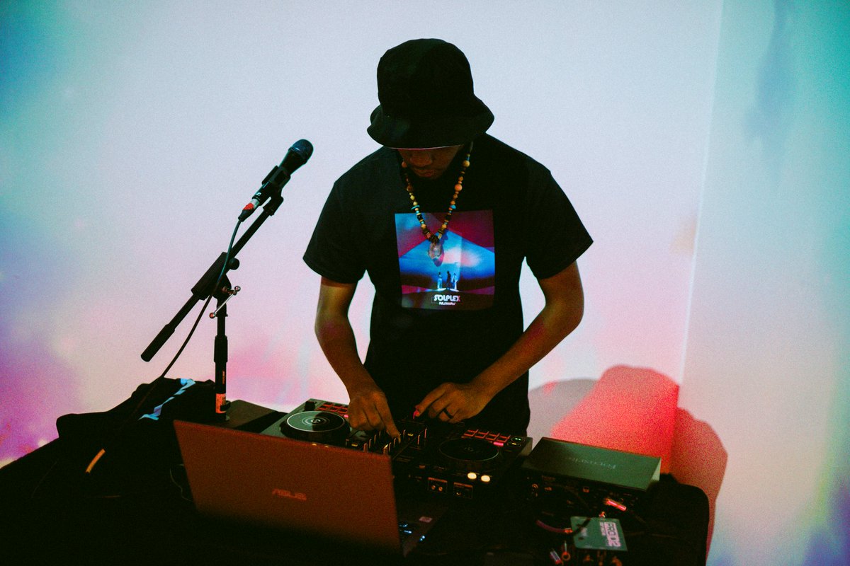 solplexmusic's tweet image. Big shout out to everyone that rocked with us for our Nu.WAV release party.

It was definitely a vibe and we can’t wait to the next time! 🌊🌊🌊

#hiphopmusic #outnow #houstonevent
#art #goodvbes #houstonmusic #liveperformance #livemusic #weekendvibes