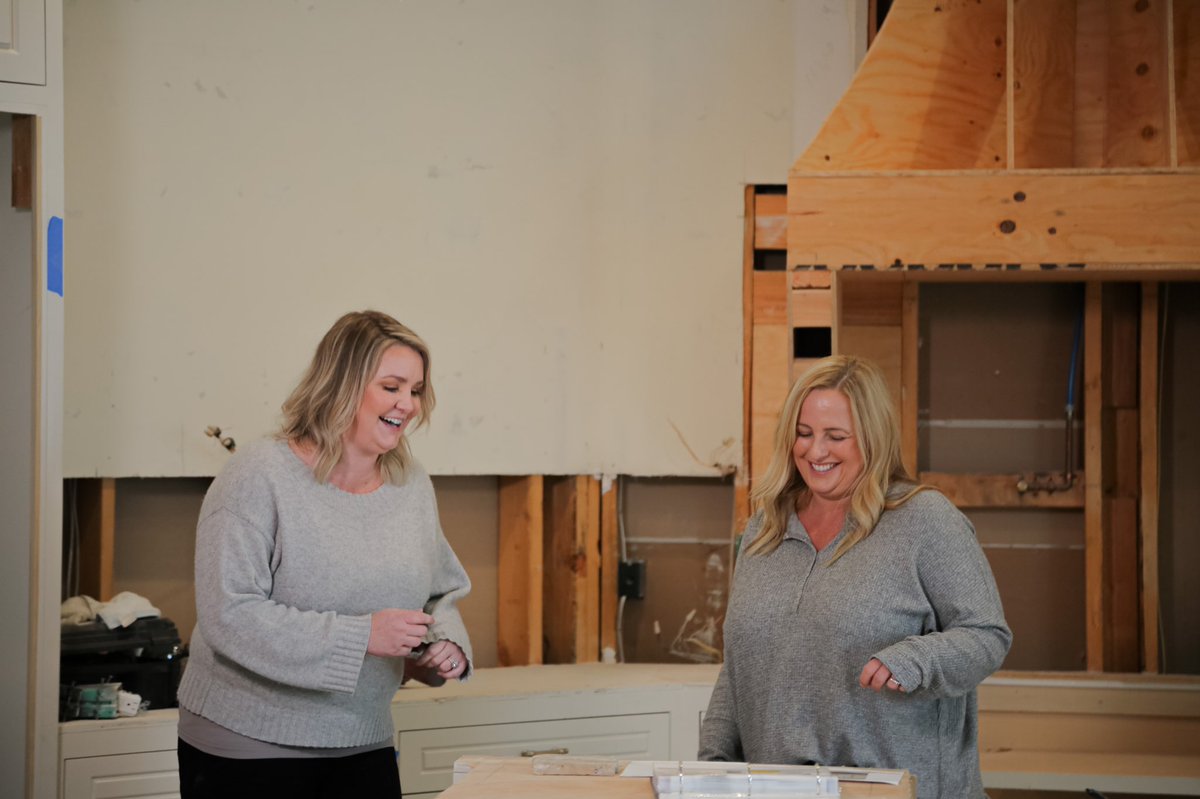 BigTableMedia's tweet image. Hey SacTown - did you know we made a pilot that takes place right here in Folsom?! Folsom based design rockstar, Leyla Jaworski, helps a local family fall in love with their home all over again by reimagining their wasted space. 

#BigTableMedia #WastedSpace #HGTV