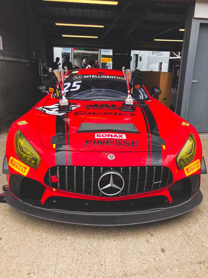 🥳🏆 It’s coming home! 

Fantastic job by David Whitmore, Jake Giddings and our whole team - That’s our first <a href="/BritishGT/">🇬🇧 #BritishGT 🏁</a> podium of the season with P3 in the GT4PA class. 

Let’s hope that more scenes like this are to come over the year! 🍾🏁

#CiceleyMotorsport #BritishGT