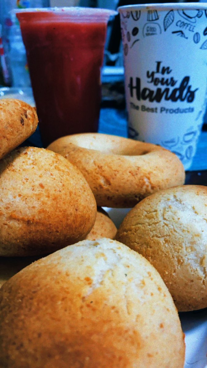 x7_twin's tweet image. I can eat this for breakfast everyday if it wouldn’t make me fat lol but once in a while this is great! 🇨🇴 #colombian #pandequeso #pandebono #bunuelo #hotchocolate #cartagena